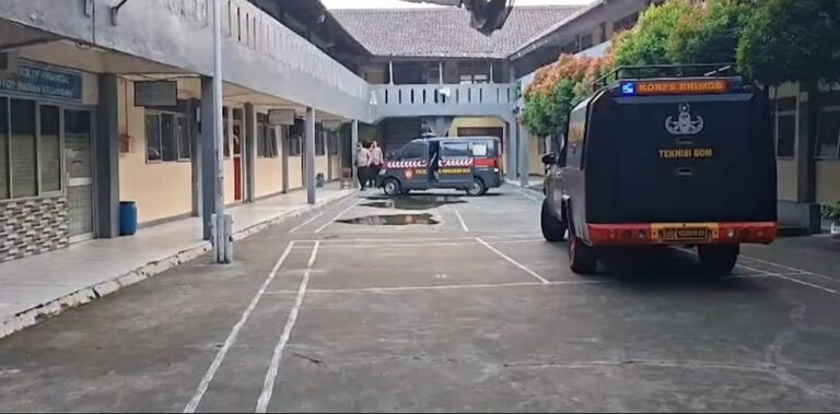 Teror Bom di Sekolah Depok
