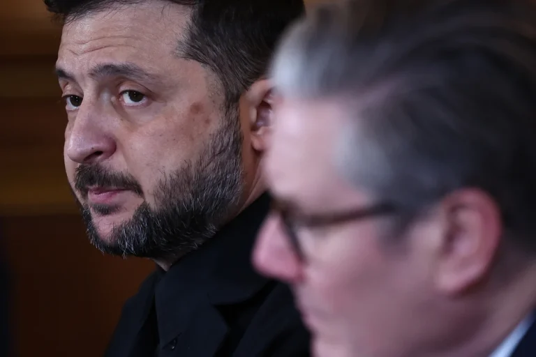 hokipalace - Bertahan di Tengah Badai: Empat Tahun Perang dan Ujian Kepemimpinan Volodymyr Zelensky