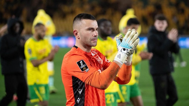 hokipalace - Diduga Sengaja Jatuh, Anthony Lopes Bantu Rekan Setim Nantes Berbuka Puasa