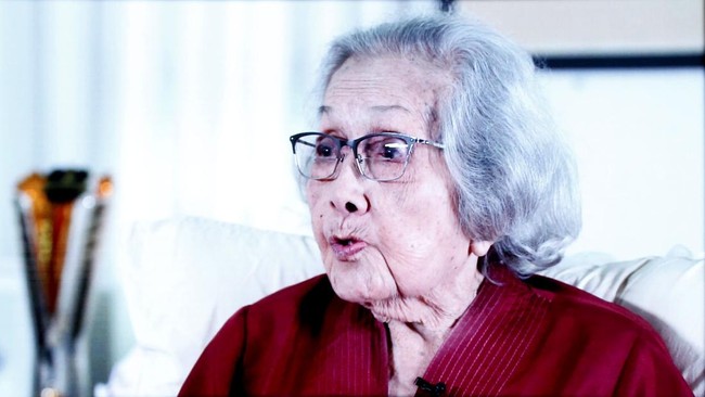 hokipalace - Eyang Meri Tutup Usia, Pendamping Setia Jenderal Hoegeng yang Dikenang karena Kesederhanaan