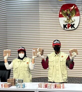 hokipalace - Kepala KPP Madya Banjarmasin Terima “Uang Apresiasi” Rp800 Juta, Diserahkan dalam Kardus di Parkiran Hotel